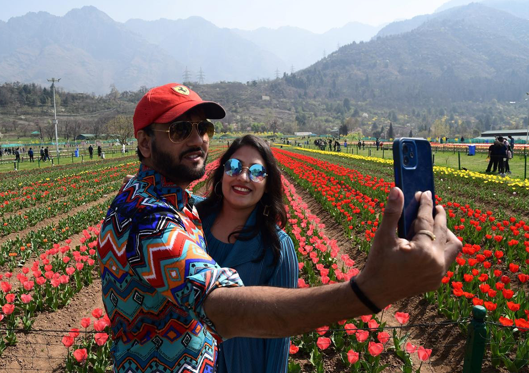 Kashmir Honeymoon Packages
